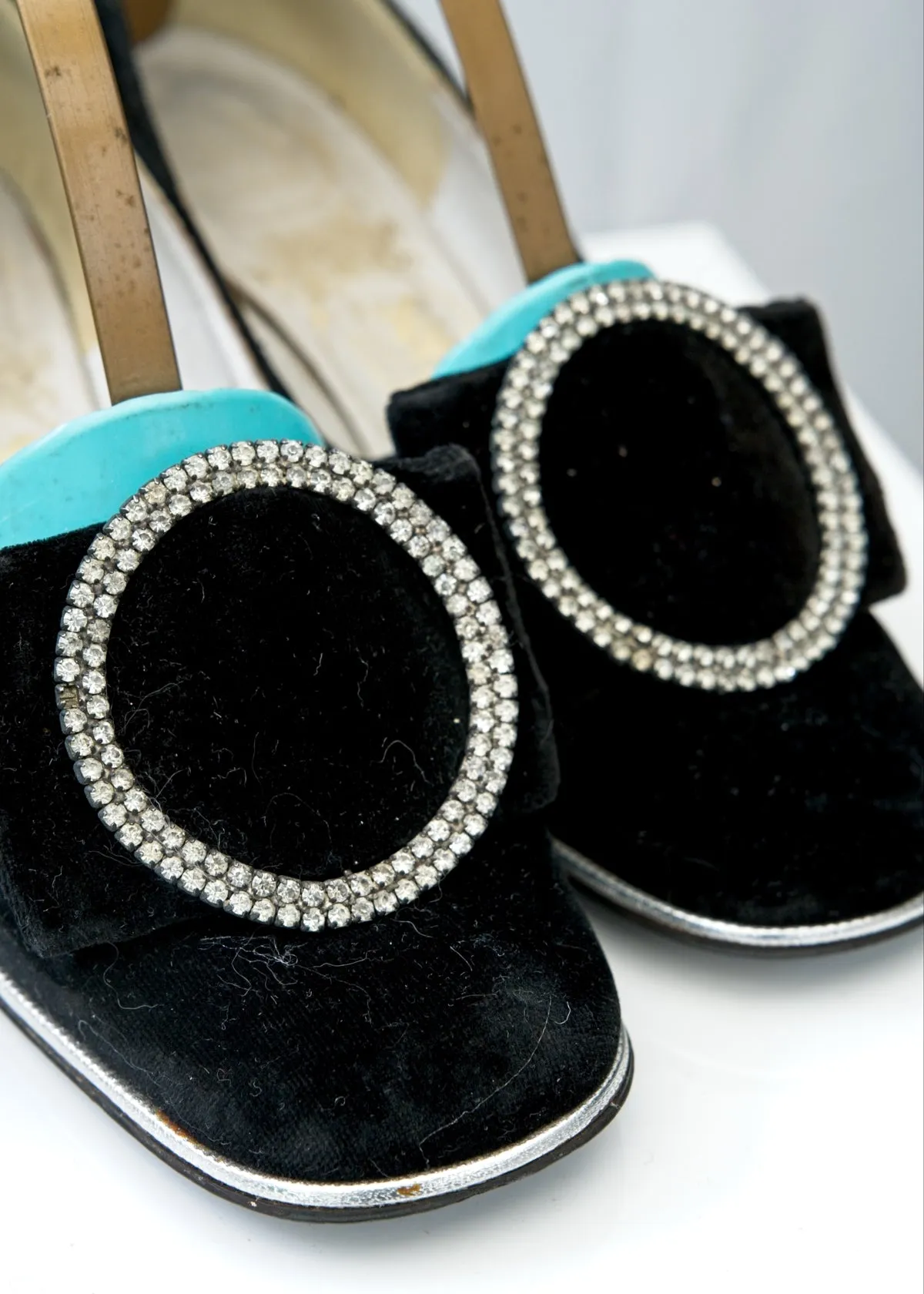 1960s Vintage Black Velvet Rhinestone Buckle Pilgrim Shoes • 5 1/2