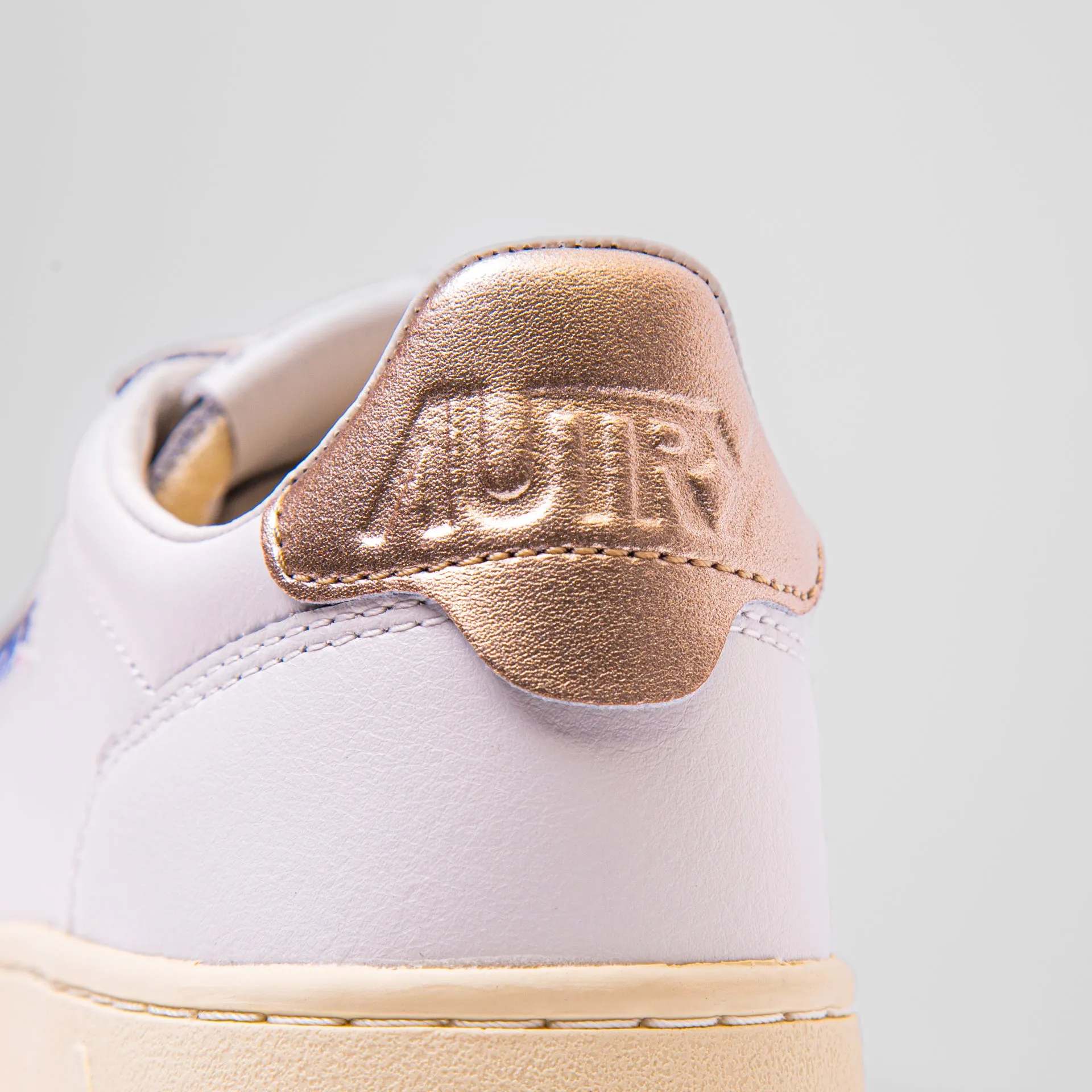 AUTRY MEDALIST LOW SNEAKERS AULW-LL 06