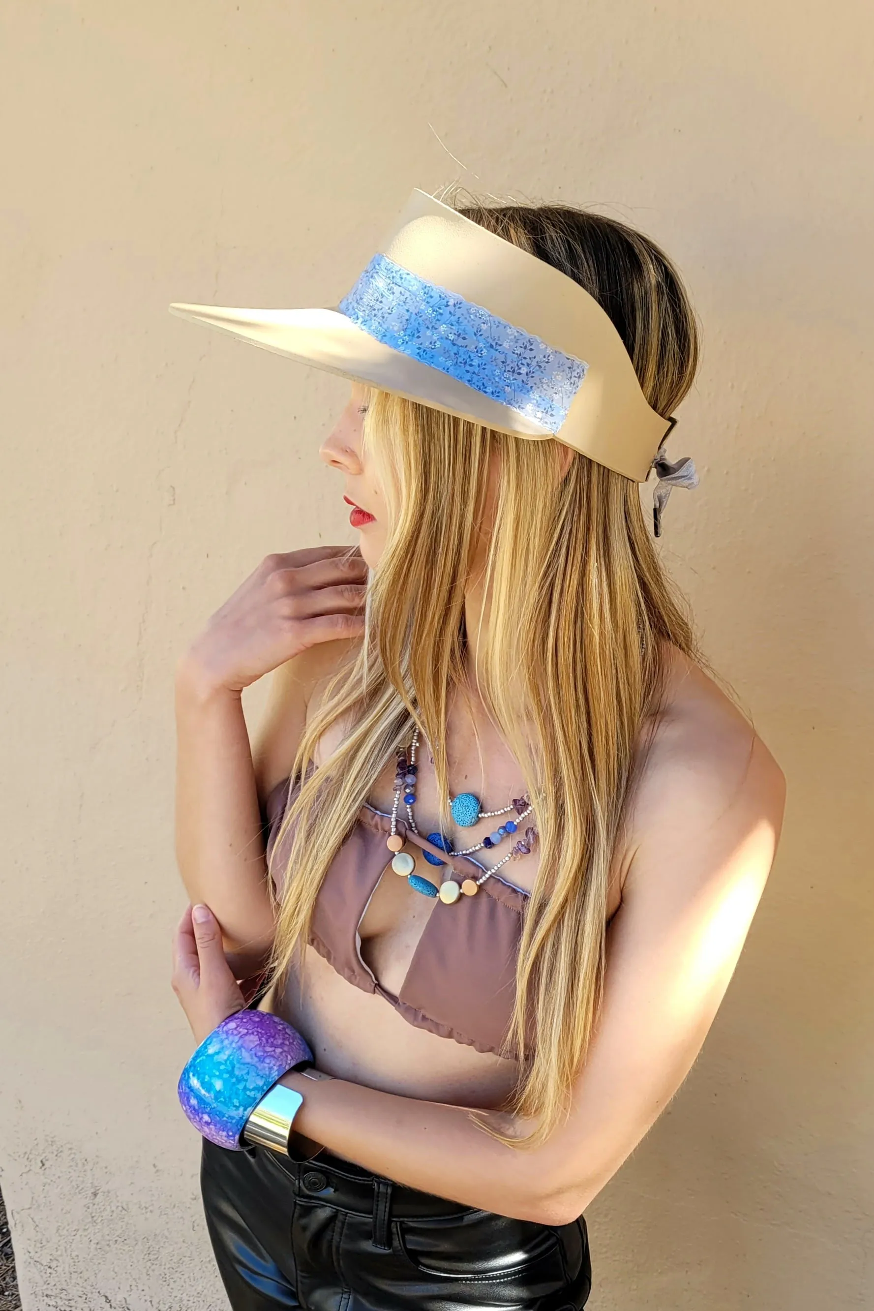 Beige "LadyEVA" Visor Hat with Baby Blue Floral Band