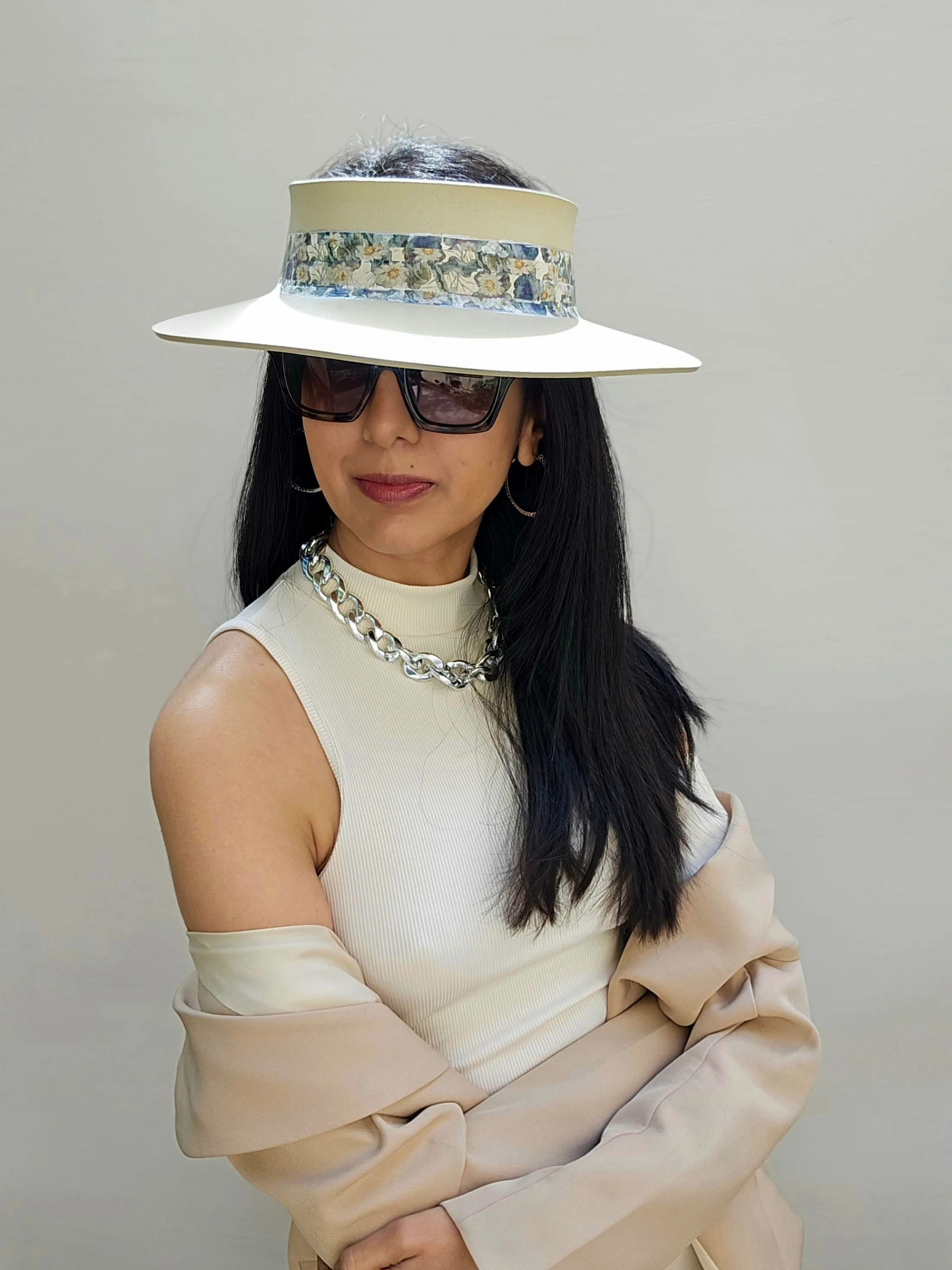 Beige "LadyEVA" Visor Hat with Blue Floral Band