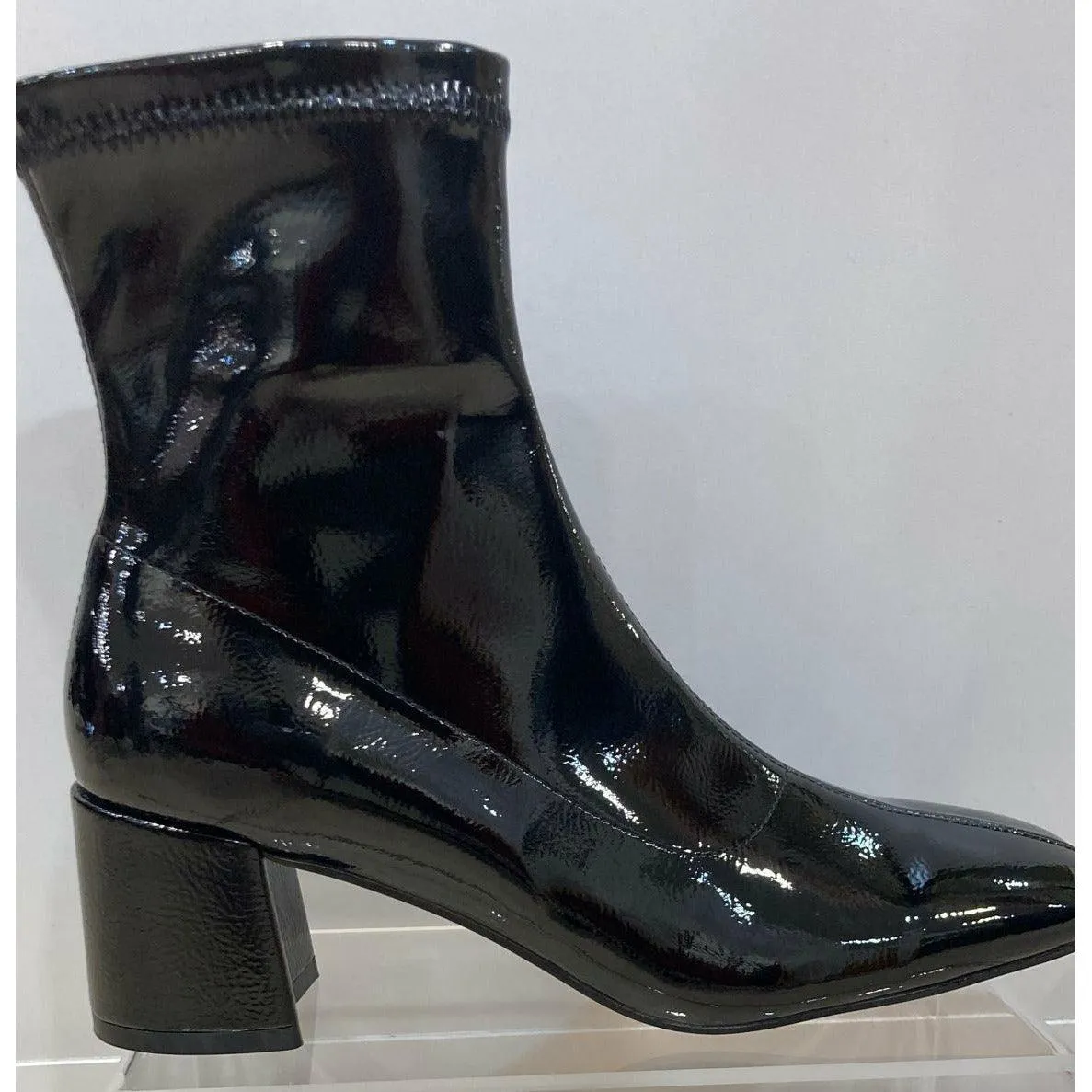 Camar by Diana Ferrari in Black Patent Leather