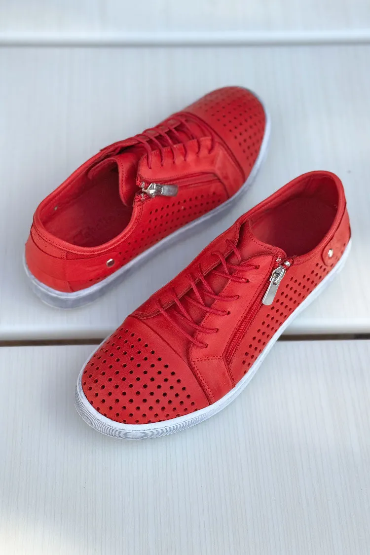 EG17 Sneakers in Red