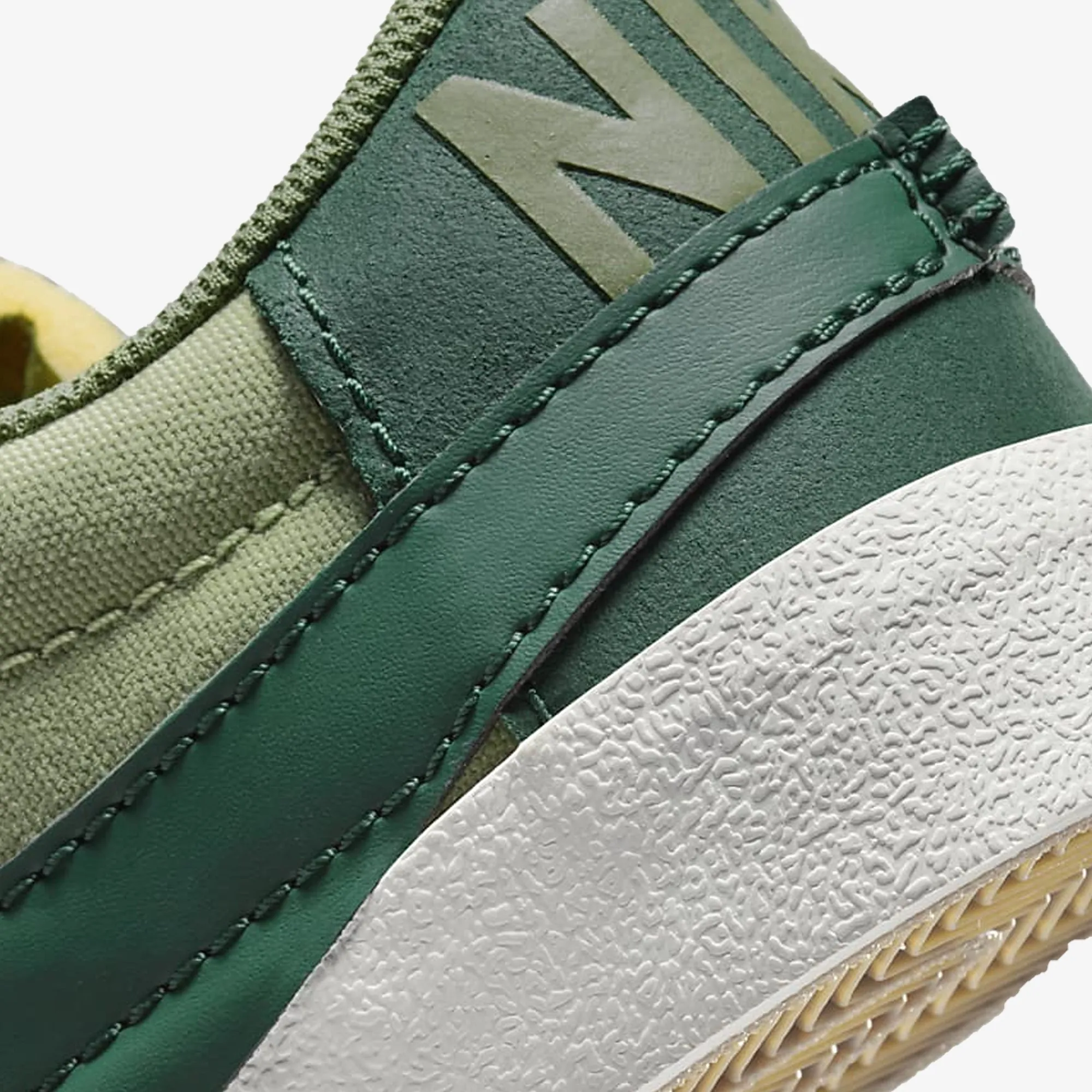 Nike | BLAZER LOW '77 JUMBO { OIL GREEN/GORGE GREEN-TREELINE-SAIL