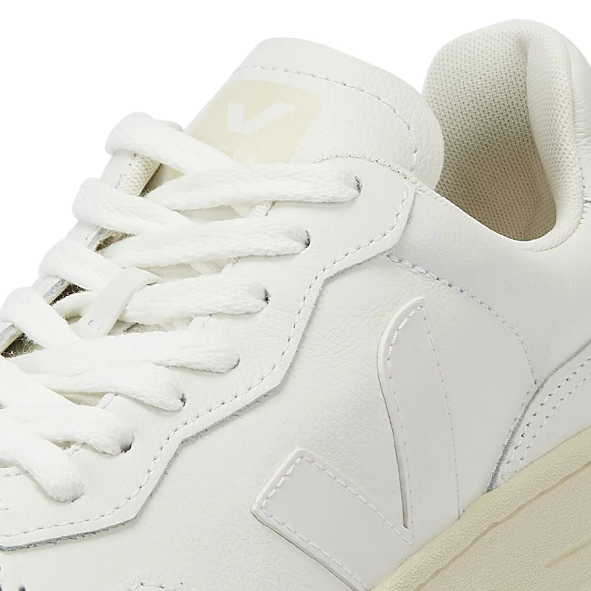 Veja V-90 Women's Extra White Trainers